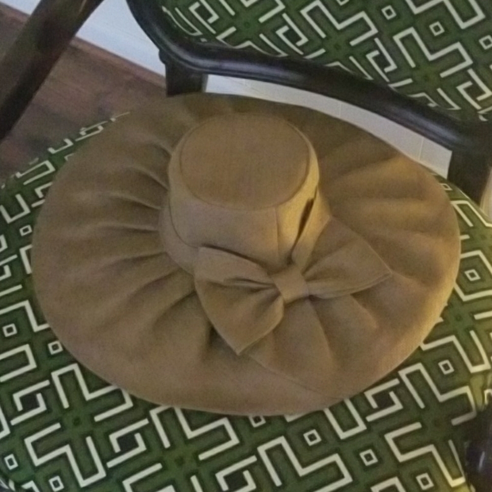 Brown large brimmed paper /polyester hat with bow